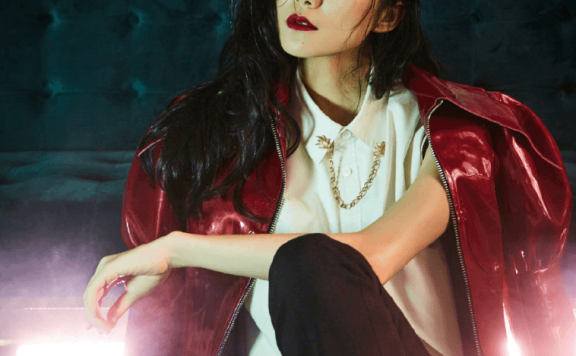 韩雪时尚大片曝光,卷发配大红唇A爆了