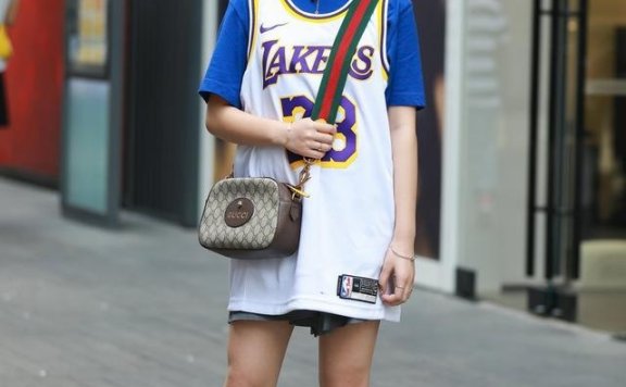 国内街拍 今年夏季下衣失踪很流行，小姐姐们都爱穿!