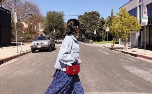 夏天最抬气质,当属拥有一条波点裙