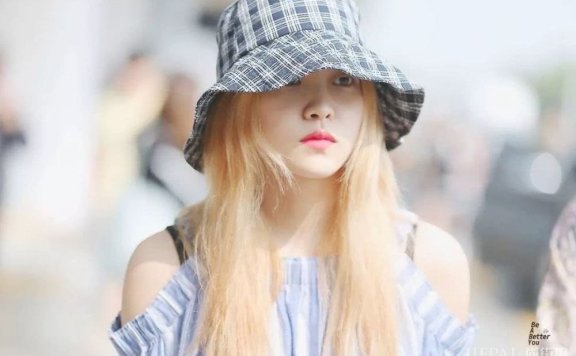 渔夫帽超显脸小,估计最适合亚洲妹纸的脸型