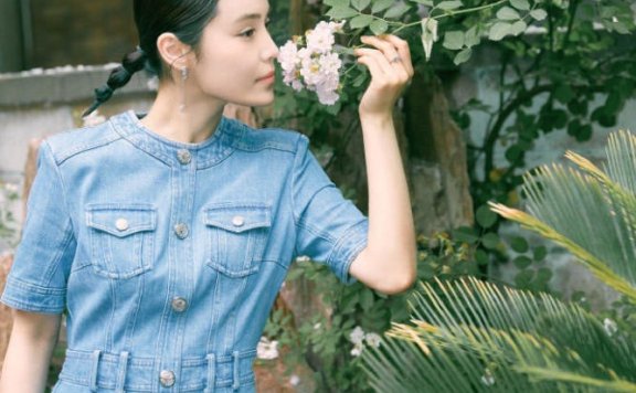 韩丹彤水手造型太惹眼!收腰半裙直接美出少女感