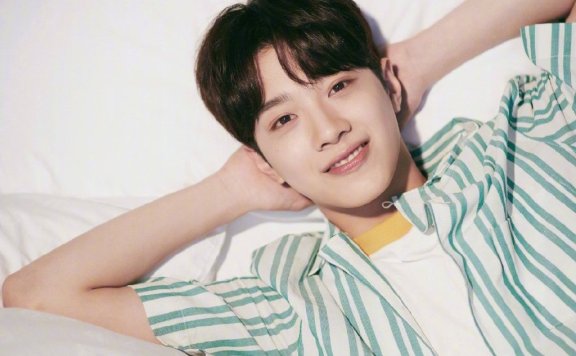 赖冠霖清爽帅气写真图片