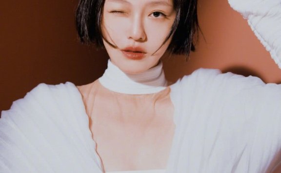 大S短发搭配眉上刘海,变身怪力少女越长越美