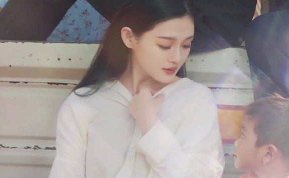 大S穿OL服饰貌美有档次,让人眼前一亮