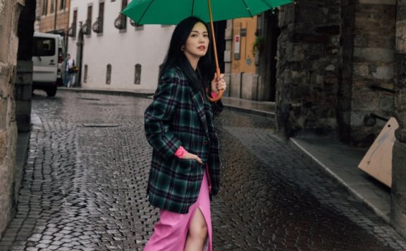 姚晨现身异国街头显气场,脸型大变还说无“缩唇”?