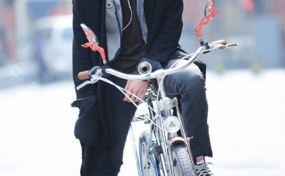 刘昊然长发造型被吐槽引热议:是日系学长还是犀利哥?