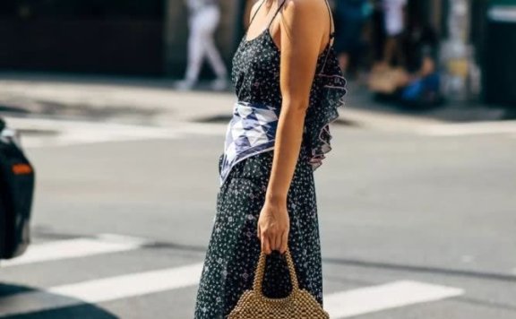 欧美街拍 这样穿印花裙最好看