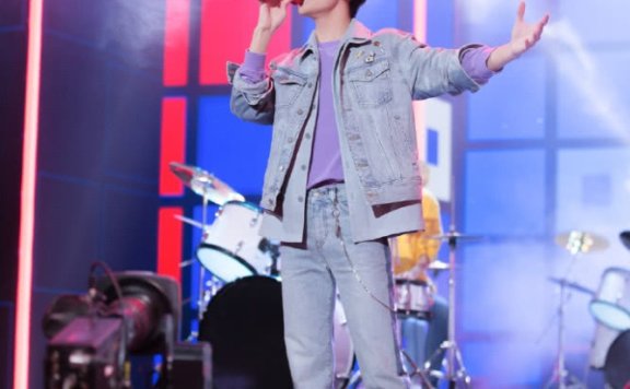 易烊千玺精修图曝光,太热血太青春