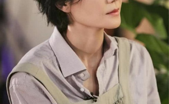 王菲的穿搭简约不简单,尽显“菲式风格”