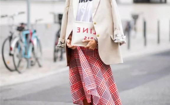 裙子搭平底鞋,好看又有韵味