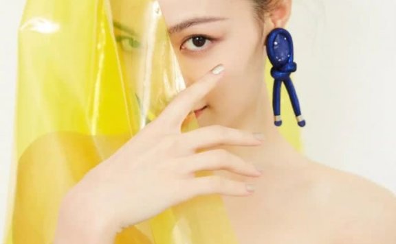 钟楚曦美得像条美人鱼,但我只想要她的耳环清单!