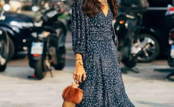 欧美街拍 夏天穿印花裙有讲究,让聪明的穿法杜绝“土味”印花