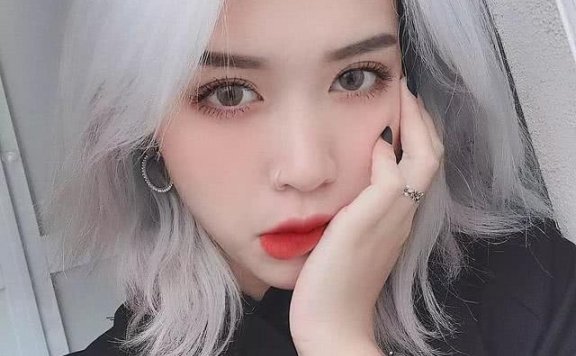 20岁越南小姐姐刷爆ins,在脸上乱画浮夸妆容,吊打P图神器