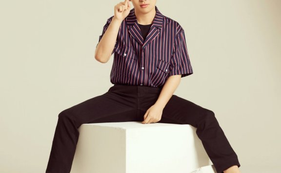 郭麒麟私服品味开挂!简约造型穿出阳光帅气