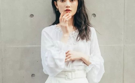 婴儿肥+大方脸,00后模特椎名美月正悄悄改变主流审美
