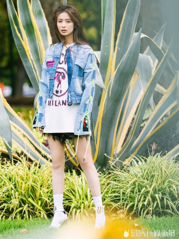 颖儿把及膝的高跟靴穿成了堆堆袜？腿细到逆天了