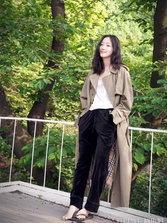 金高银被誉为第二个孔孝真，撩倒大叔孔刘，单眼皮有点高级？