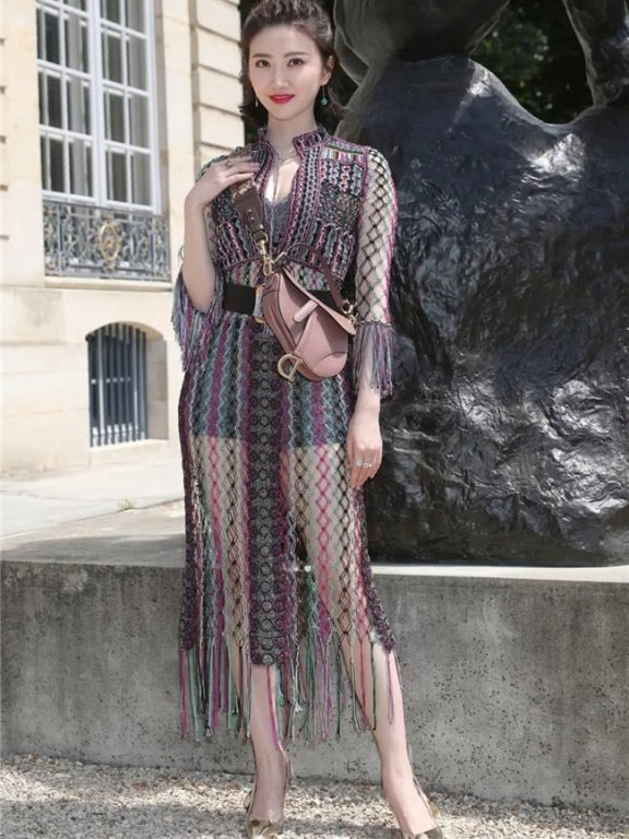 夏天穿件个性流苏裙,带你秒变街头活泼少女