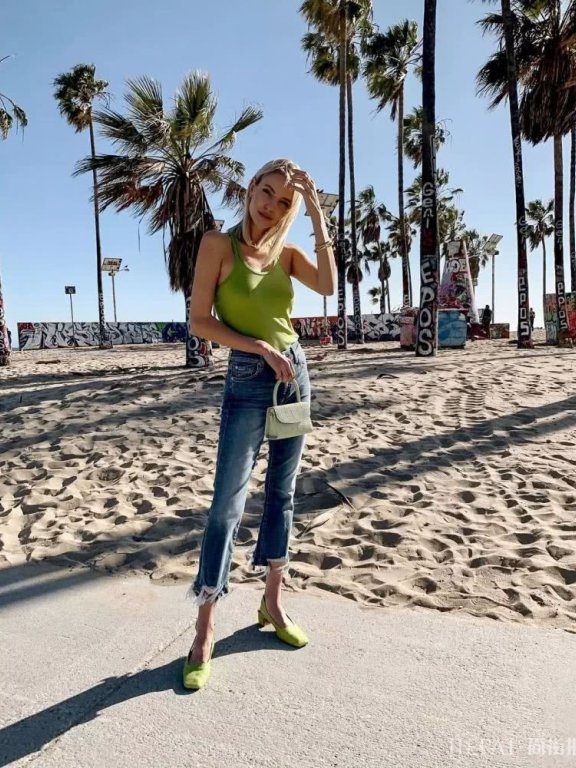 夏天不穿一件仙女吊带可不行!裤装搭配小清新还太有感觉