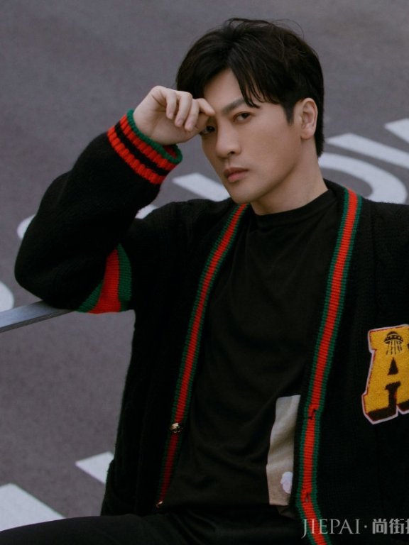 苏有朋形象大变认不出,最新搭配却撞脸蔡徐坤