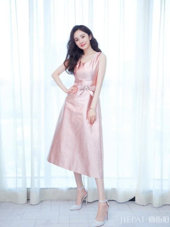 近期杨幂的几套造型都在自我复制 缺乏新意