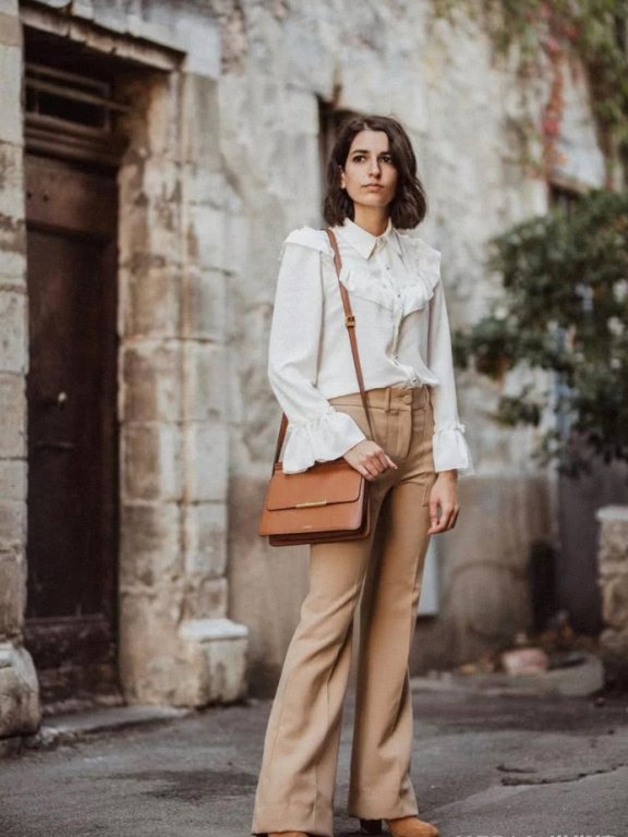 想做个都市丽人？穿一条喇叭裤吧！展现你的时尚搭配