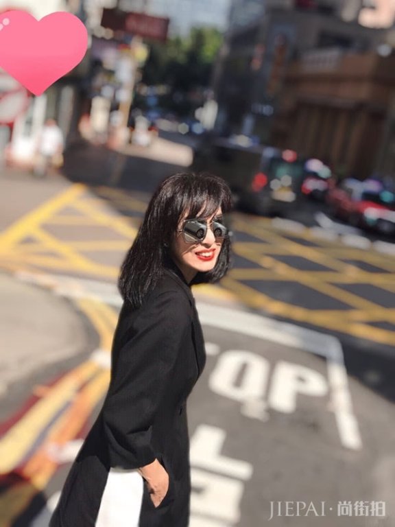 米雪秀新私服,一套休闲职业装搭小白鞋气质超好