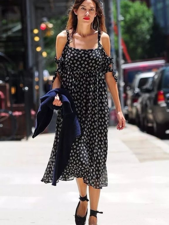 吊带裙+平底鞋,惊艳了整个夏天!