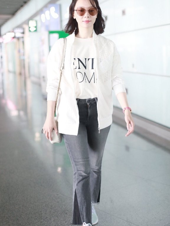 陈数私下太低调!衬衣配棒球帽优雅依旧,变元气少女