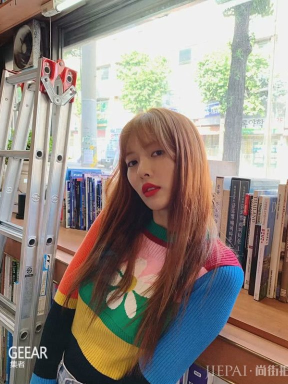 泫雅换上新发型一改性感形象！气色绝佳的减龄刘海让人超想复制！