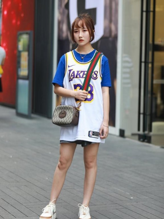 国内街拍 今年夏季下衣失踪很流行,小姐姐们都爱穿!