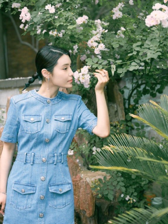 韩丹彤水手造型太惹眼!收腰半裙直接美出少女感
