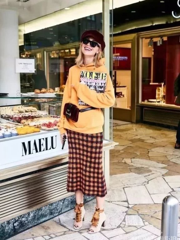 欧美街拍 卫衣这样混搭，让你夏天不重样！