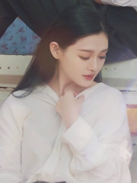 大S穿OL服饰貌美有档次,让人眼前一亮