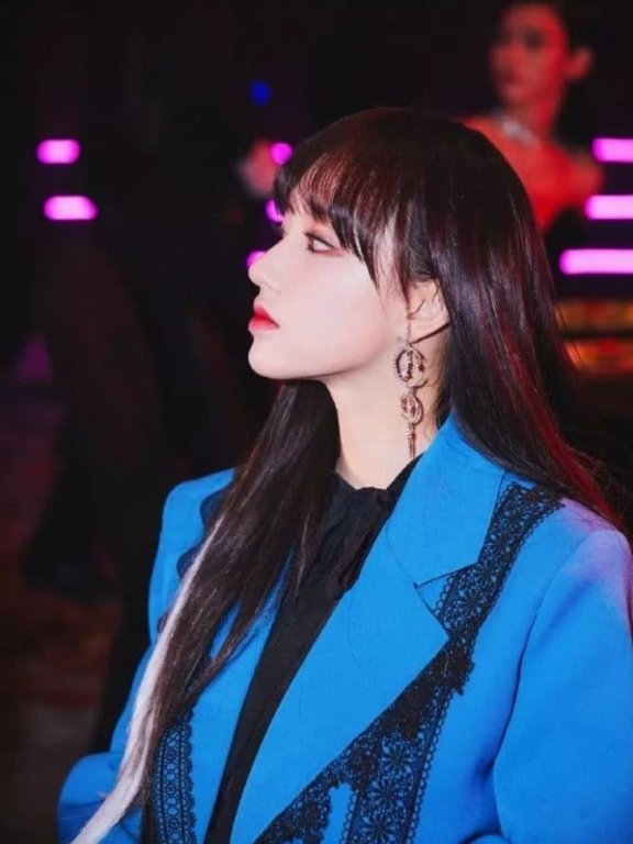 没想到,撕漫少女程潇竟然是个多面派