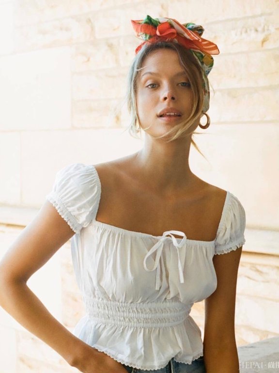 INS火透半边天的法式上衣，集甜美性感于一身