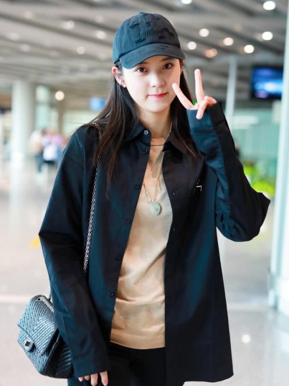 欧阳娜娜剪狗啃头发型!港风造型变化有点大