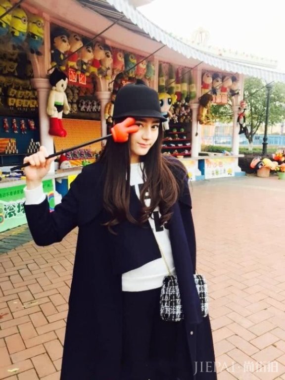 黑色礼帽太有魅力！显气质又显脸小，迪丽热巴亲自示范