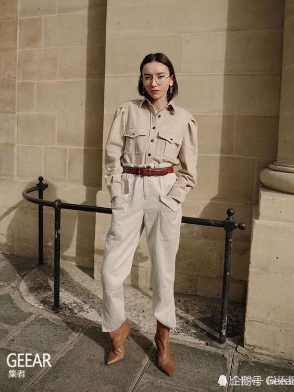 在极简风上加一点型格,就是这位时尚达人的日常穿搭