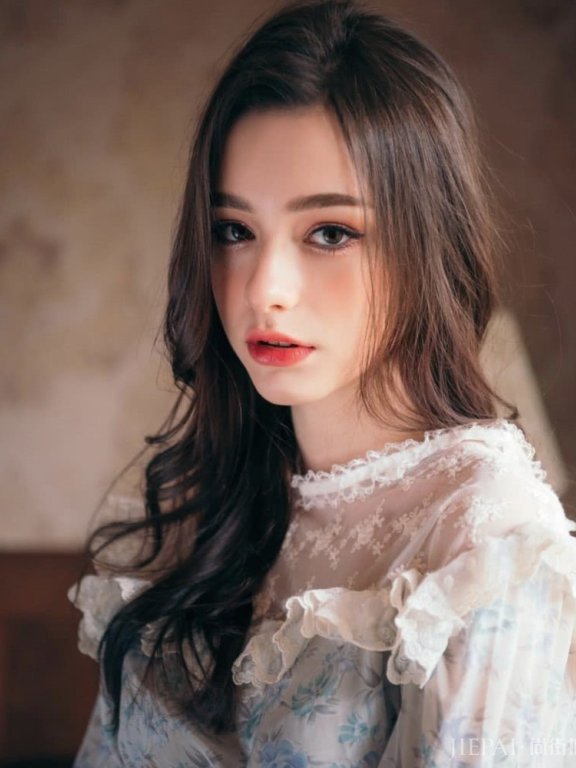 99年俄罗斯神仙女孩,长成这样美到不像话