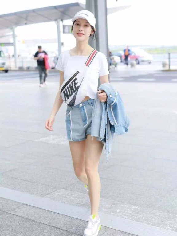 打扮酷酷的女明星,最近都在穿什么?