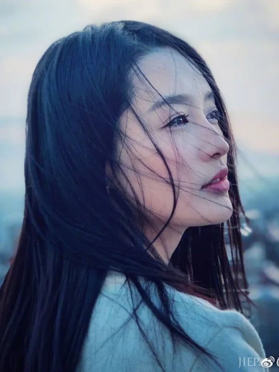 眼妆、腮红、唇色如何协调,能让妆面更有质感?