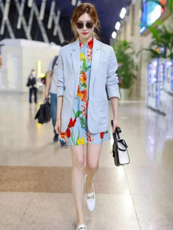 让靓丽的印花衬衫,给你夏季加点色彩