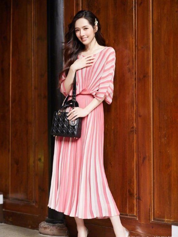 郭碧婷裙子里面穿裤子,男友角度下美成时尚大片