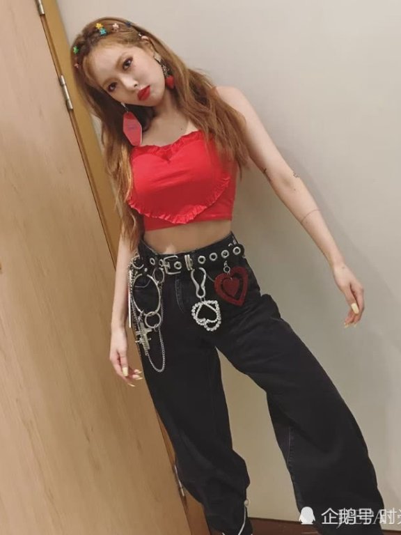 别人的发夹是夹子,金泫雅的发夹竟是把“剪刀”?