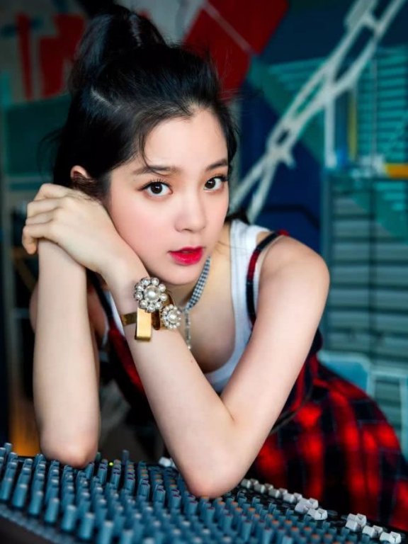 张子枫的天生文艺风 竟然是因为眉毛画的好