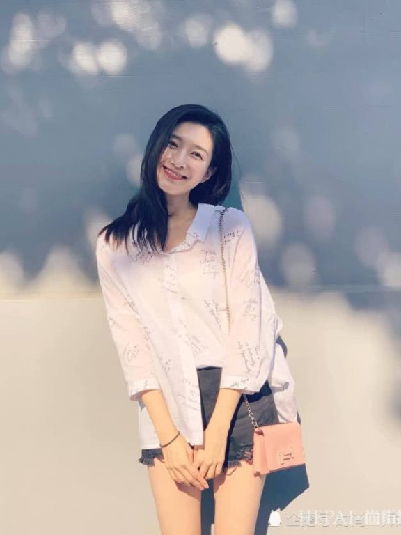 江疏影穿连体裤接地气,但怎么看都是白富美
