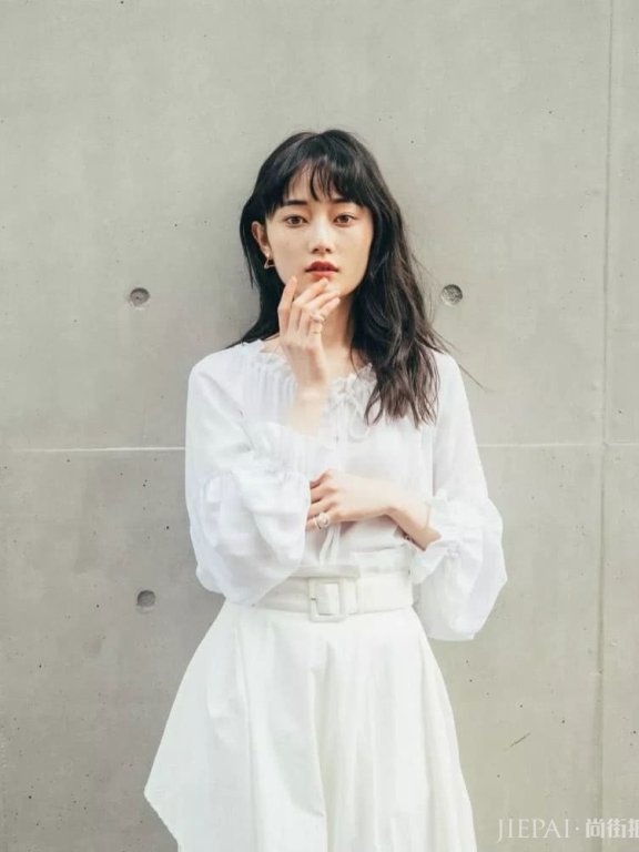 婴儿肥+大方脸,00后模特椎名美月正悄悄改变主流审美