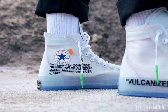 同样是透明匡威,或许它比 Virgil 那双更好看?