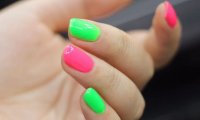 在Ins上爆红的美甲款式有这些!够胆挑战萤光色吗?